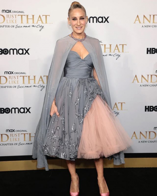 Sarah Jessica Parker (Carrie) is back! And Just Like That is here!