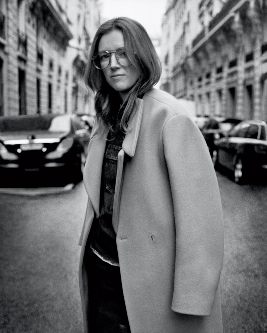 #iorestoacasa - Clare Waight Keller is leaving Givenchy