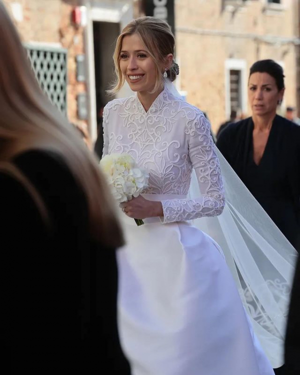 Gèraldine Guyot is amazing in her wedding day!